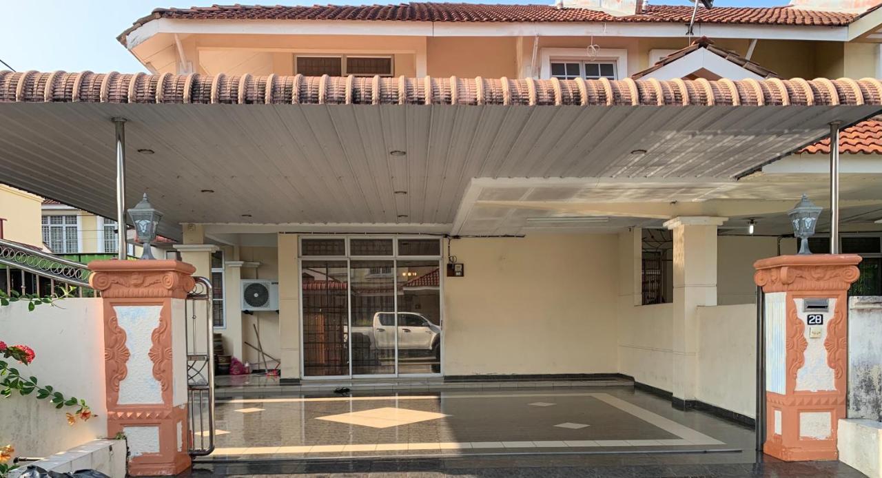 Awani Homestay Seberang Jaya Permatang Janggus Extérieur photo